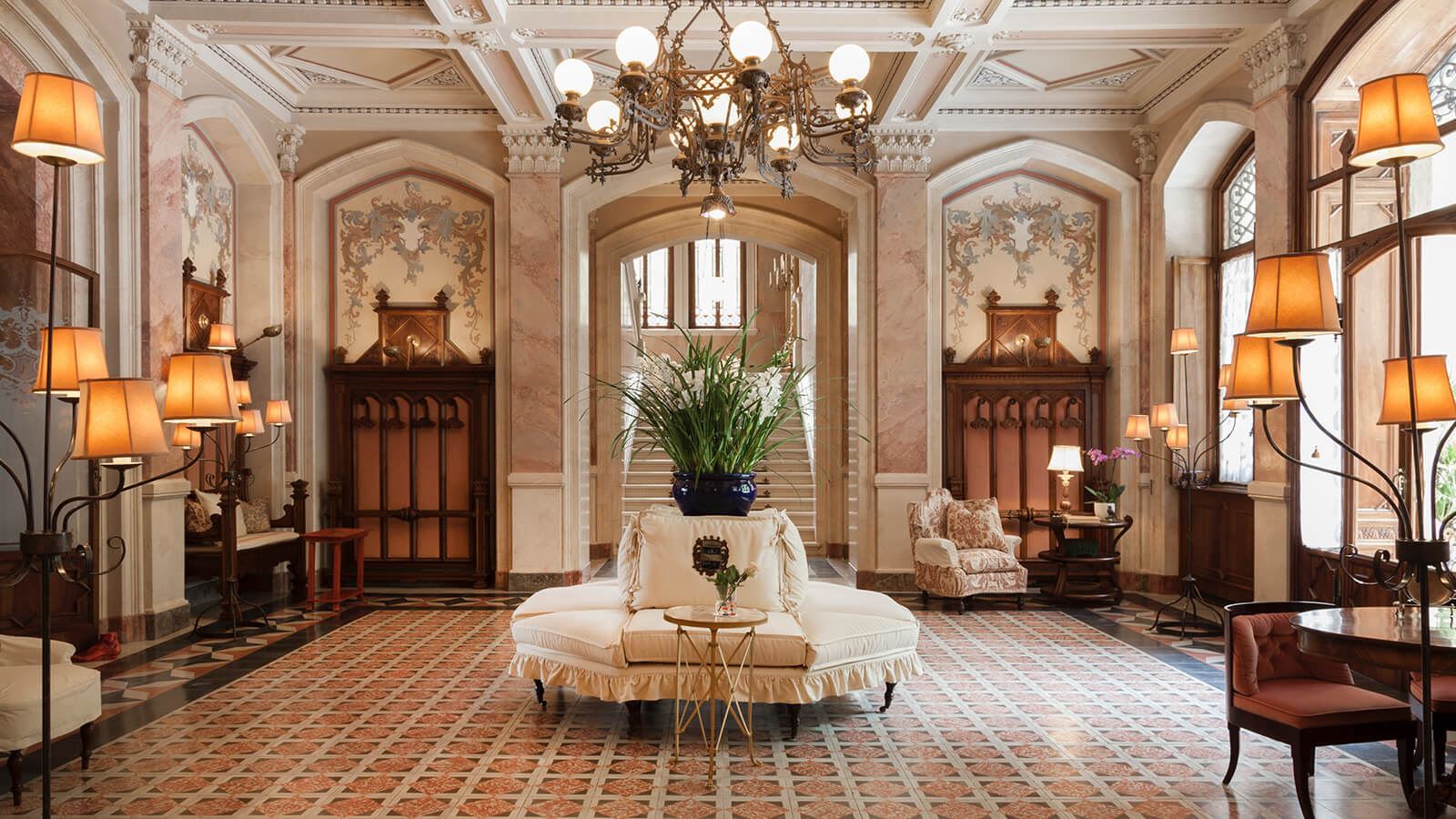 Grand Hotel a Villa Feltrinelli - The magnificent hall
